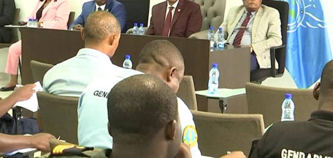 EL DEFENSOR DEL PUEBLO ORGANIZA UNAS JORNADAS DE SENSIBILIZACIÓN SOBRE DERECHOS HUMANOS CON LOS AGENTES DE LA SEGURIDAD Y GENDARMERÍA NACIONAL